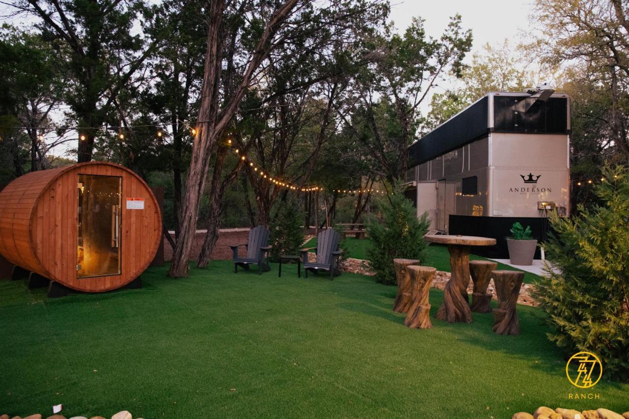 7744 Ranch Glamping Resort Austin Eksteriør billede